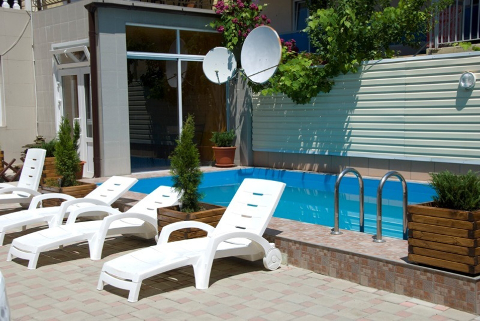 Новомихайловка торнадо. Пляхо шале гостиничный комплекс. Новомихайловский краснодарский край гостиница жемчужина у моря. Отдых в новомихайловке с бассейном. Отдых в новомихайловке с бассейном.